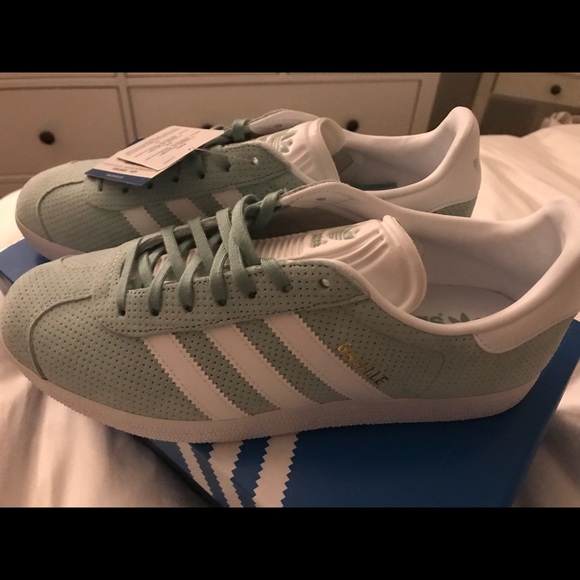 ✖️SOLD✖️Adidas Gazelles - Picture 2 of 2